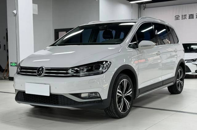 <b>Volkswagen Touran L</b>, 2021

2 575 000 ₽

37 000 км

• Двигатель: 1.4л
• Топливо: бензин
• КПП: робот
• Привод: передний
