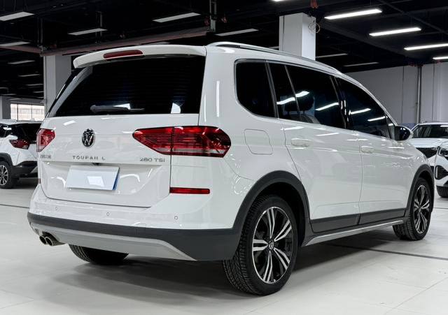 <b>Volkswagen Touran L</b>, 2021

2 575 000 ₽

37 000 км

• Двигатель: 1.4л
• Топливо: бензин
• КПП: робот
• Привод: передний
