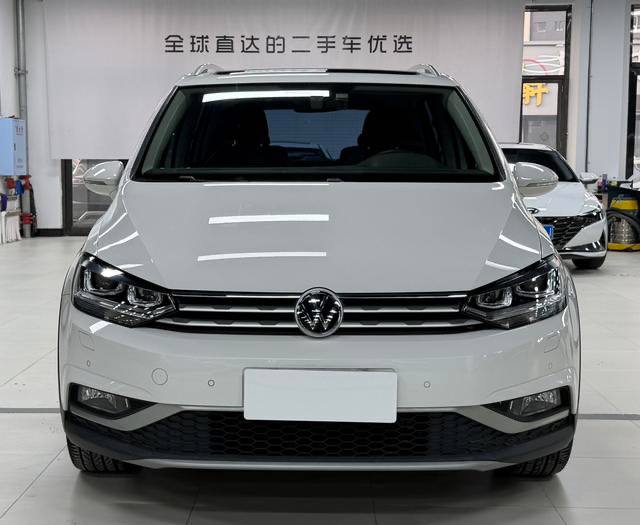 <b>Volkswagen Touran L</b>, 2021

2 575 000 ₽

37 000 км

• Двигатель: 1.4л
• Топливо: бензин
• КПП: робот
• Привод: передний
