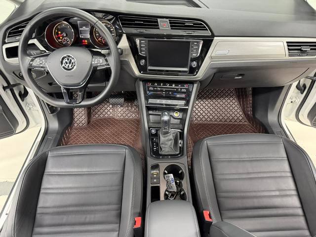 <b>Volkswagen Touran L</b>, 2021

2 575 000 ₽

37 000 км

• Двигатель: 1.4л
• Топливо: бензин
• КПП: робот
• Привод: передний
