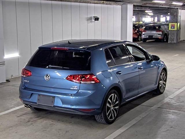 <b>Volkswagen Golf</b>, 2015

1 100 000 ₽

54 000 км

• Двигатель: 1.4л
• Топливо: бензин
• КПП: робот
• Привод: передний
