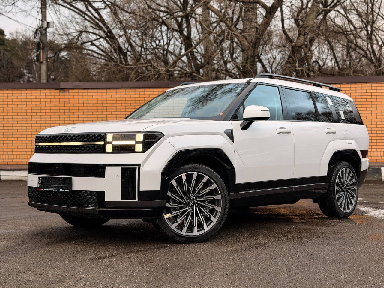 <b>Hyundai Santa Fe</b>

5 800 000 р.

Цвет: белый, черный

• Двигатель: 2.0л
• Топливо: бензин
• Привод: полный
• Кузов: внедорожник
