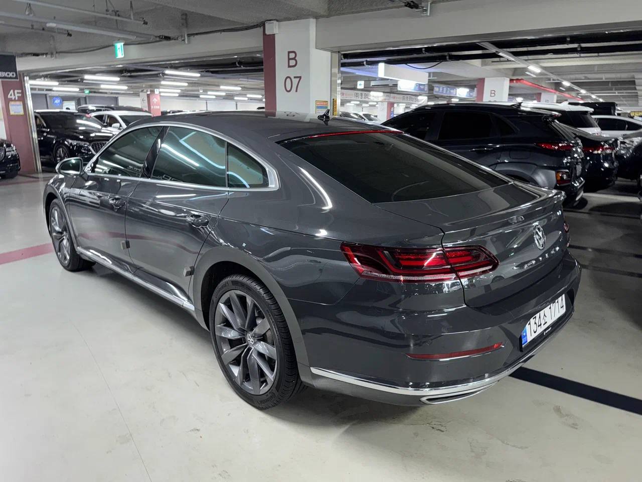 <b>Volkswagen Arteon</b>, 2020

3 345 000 ₽

42693 км

• Двигатель: 2.0л
• Топливо: дизель
• КПП: автомат
• Привод: полный
