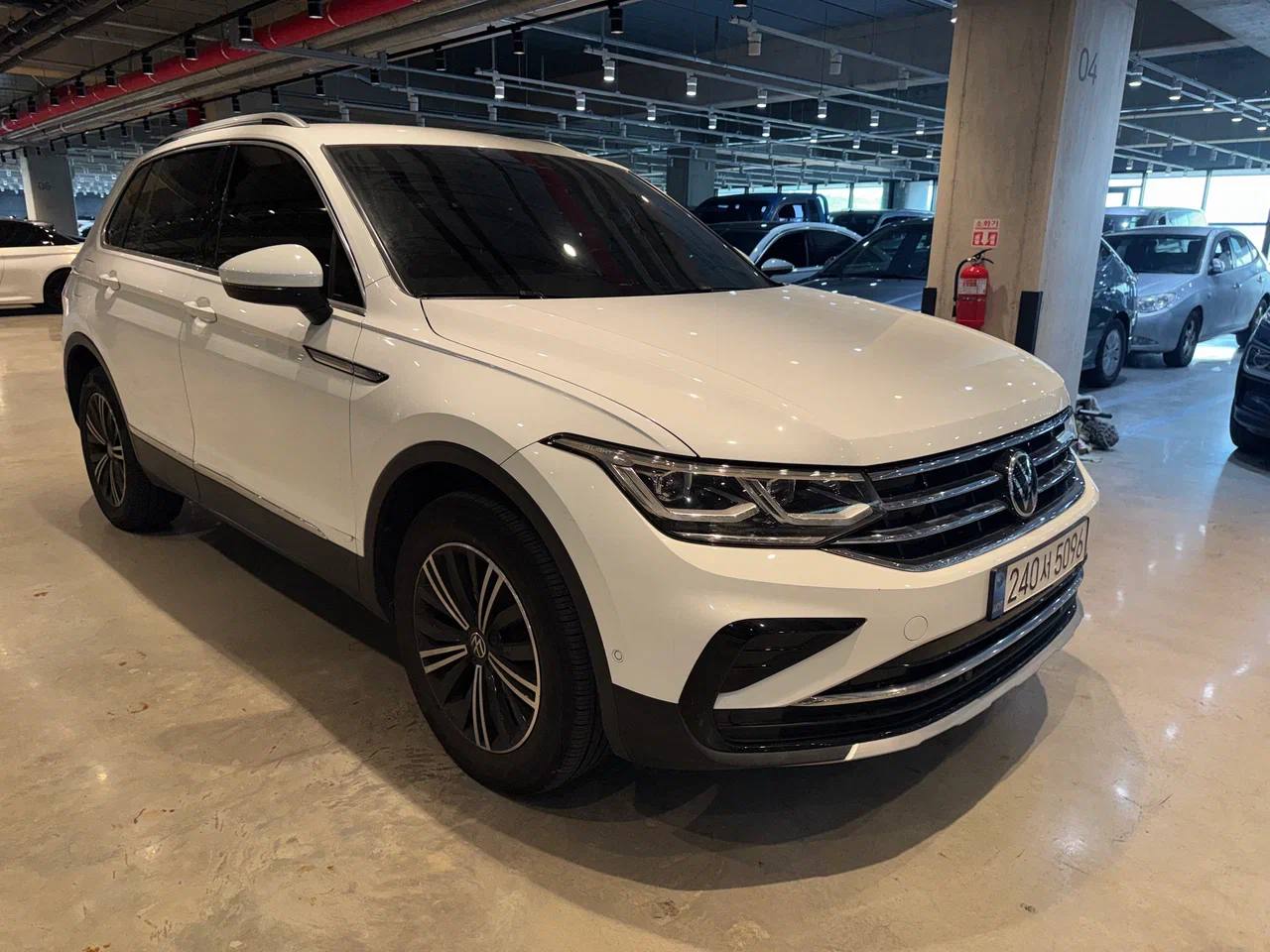 <b>Volkswagen Tiguan</b>, 2021

3 085 000 ₽

72 194 км

• Двигатель: 2.0л
• Топливо: дизель
• Привод: полный
• Кузов: кроссовер
