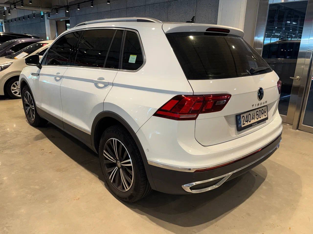 <b>Volkswagen Tiguan</b>, 2021

3 085 000 ₽

72 194 км

• Двигатель: 2.0л
• Топливо: дизель
• Привод: полный
• Кузов: кроссовер
