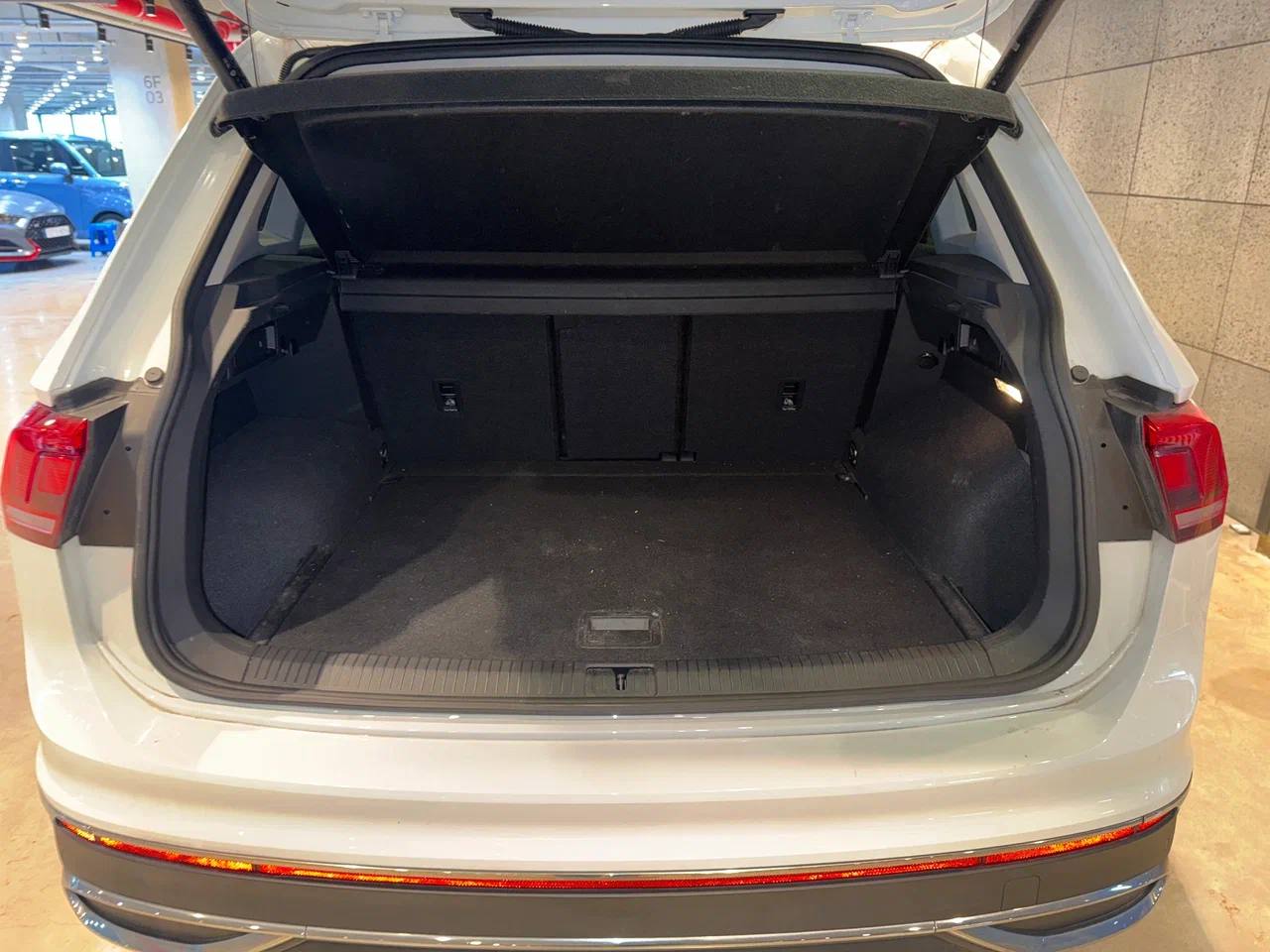 <b>Volkswagen Tiguan</b>, 2021

3 085 000 ₽

72 194 км

• Двигатель: 2.0л
• Топливо: дизель
• Привод: полный
• Кузов: кроссовер
