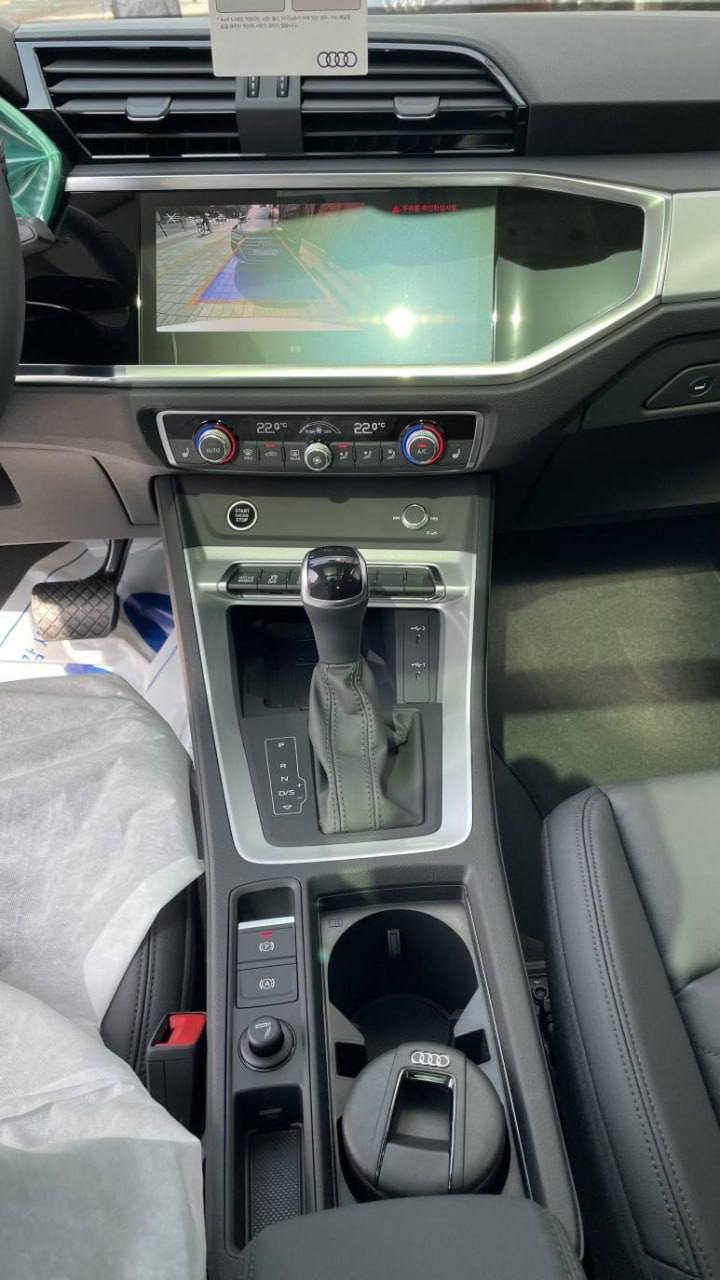 <b>Audi Q3</b>, 2025

4 900 000 ₽

0 км

• Двигатель: 2.0л
• Топливо: дизель
• КПП: автомат
• Привод: передний
• Кузов: кроссовер
