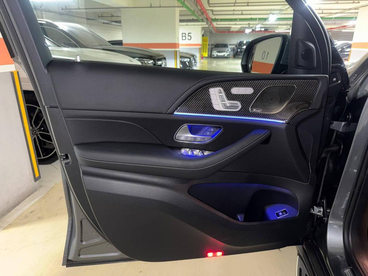 <b>Mercedes Benz GLE 53 AMG</b>, 2025

15 100 000 ₽

Цвет: Selenite grey

• Двигатель: 3.0л
• Топливо: бензин
• КПП: автомат
• Привод: полный
