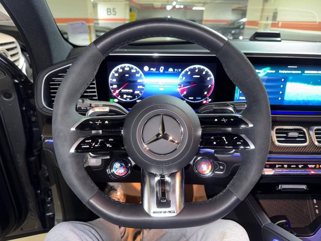 <b>Mercedes Benz GLE 53 AMG</b>, 2025

15 100 000 ₽

Цвет: Selenite grey

• Двигатель: 3.0л
• Топливо: бензин
• КПП: автомат
• Привод: полный
