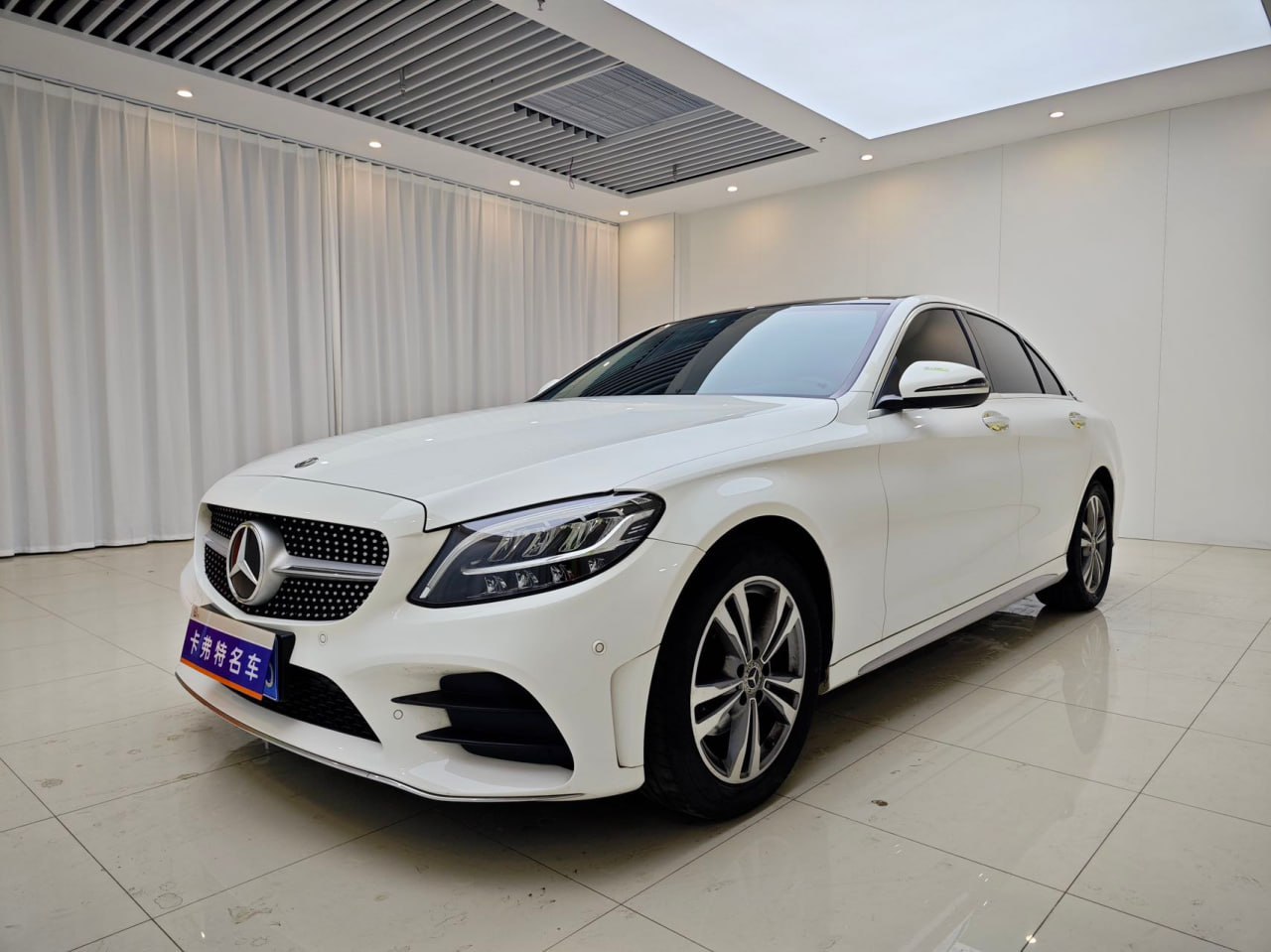 <b>Mercedes-Benz C-Class</b>, 2021

2 920 000 ₽

47 000 км

• Двигатель: 1.5л
• Топливо: бензин
• Привод: передний
