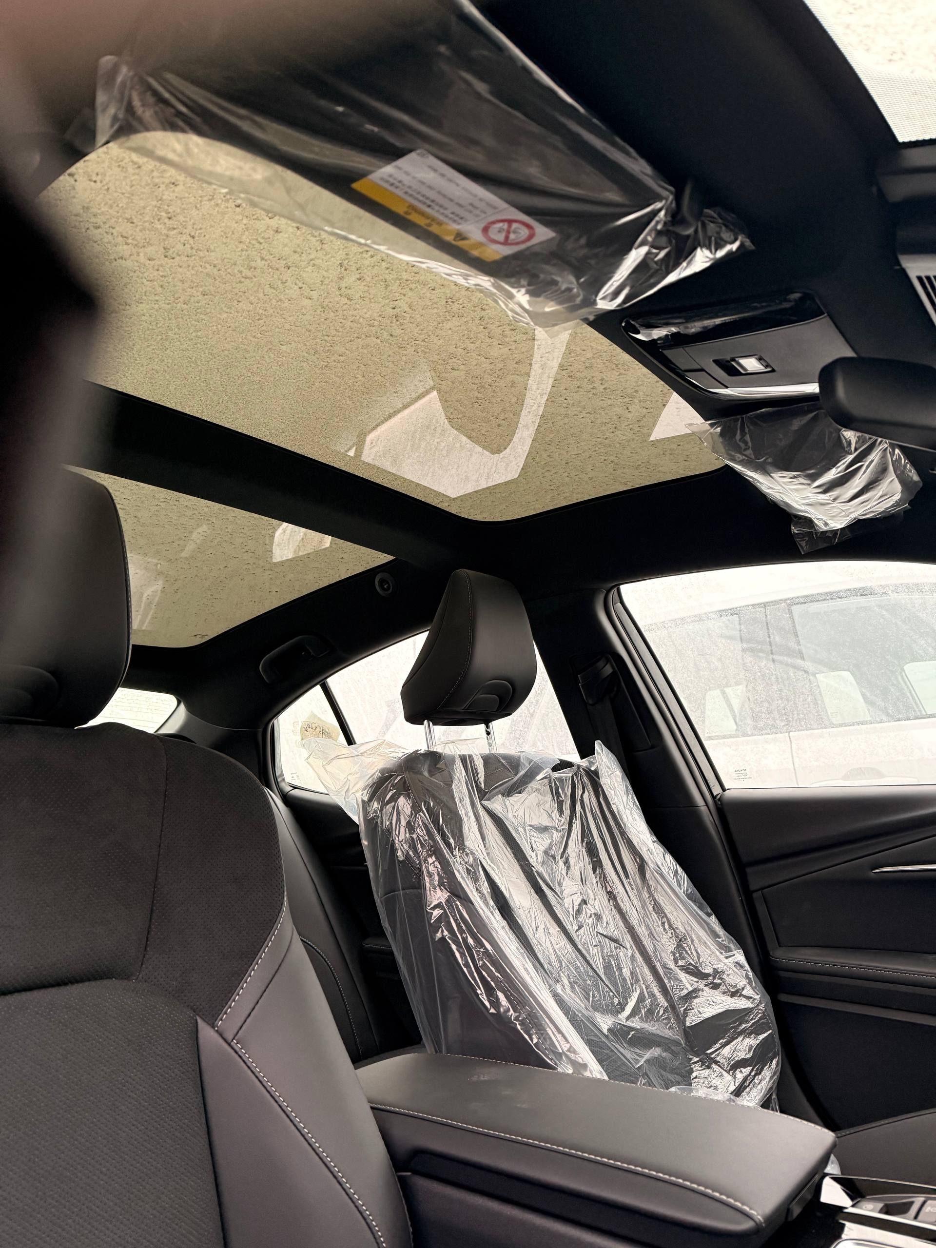 <b>Toyota Camry</b>, 2025

4 200 000 ₽

Цвет: черный, белый

• Двигатель: 2.0л
• Топливо: гибрид
• Привод: передний
• Кузов: седан
