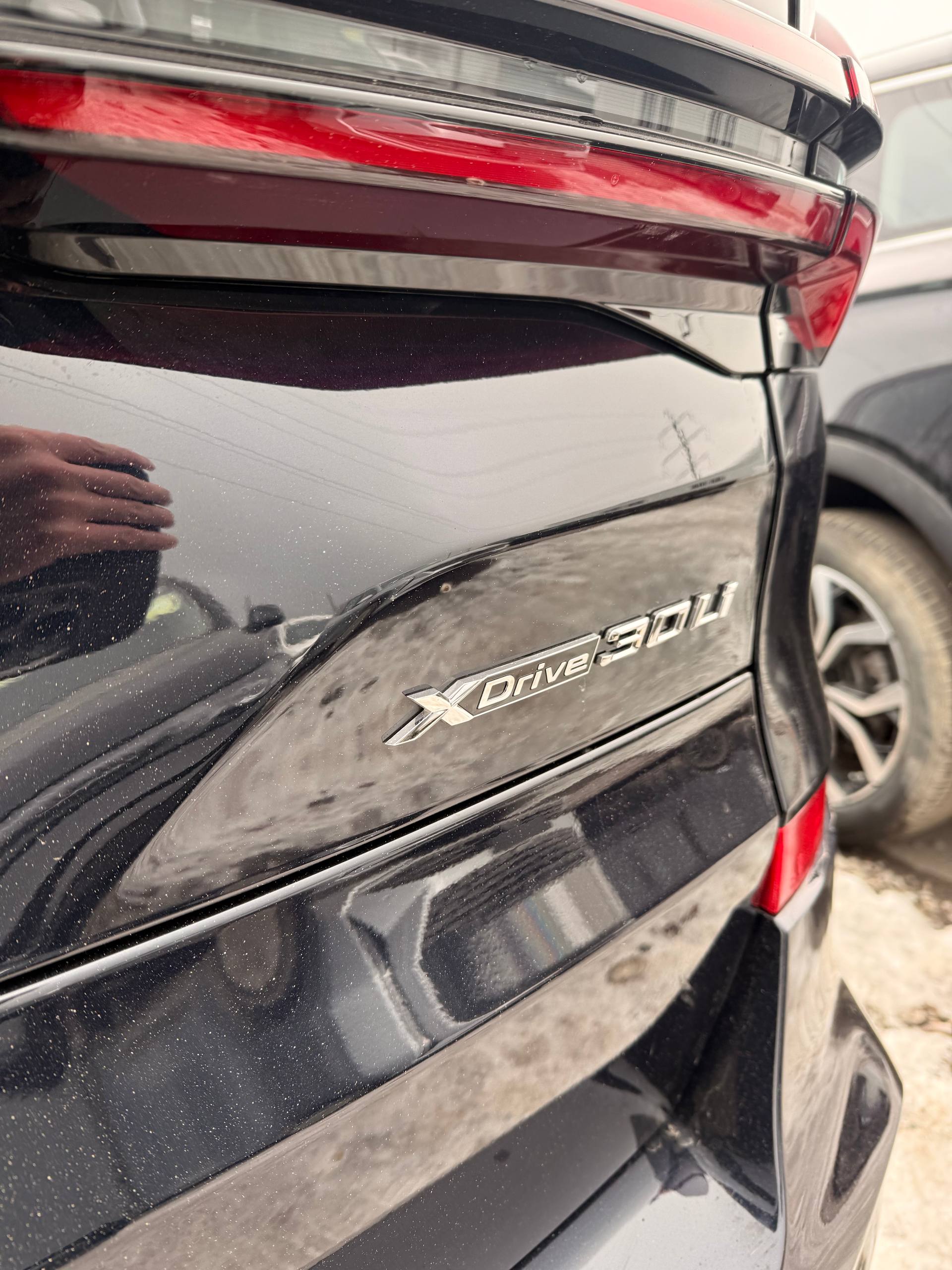 <b>BMW X5 30Li xDrive</b>, 2025

9 300 000 р.

• Двигатель: 2.0л
• Топливо: бензин
• Привод: полный
• Кузов: кроссовер
