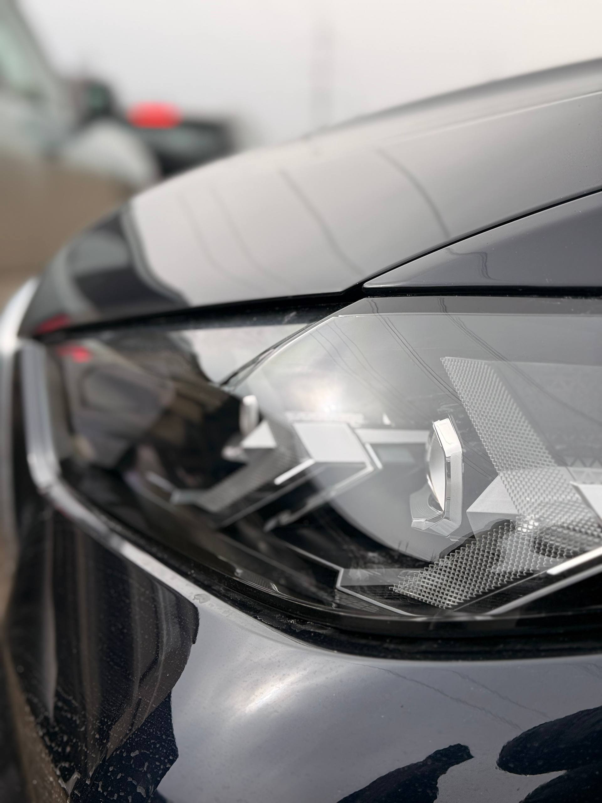 <b>BMW X5 30Li xDrive</b>, 2025

9 300 000 р.

• Двигатель: 2.0л
• Топливо: бензин
• Привод: полный
• Кузов: кроссовер
