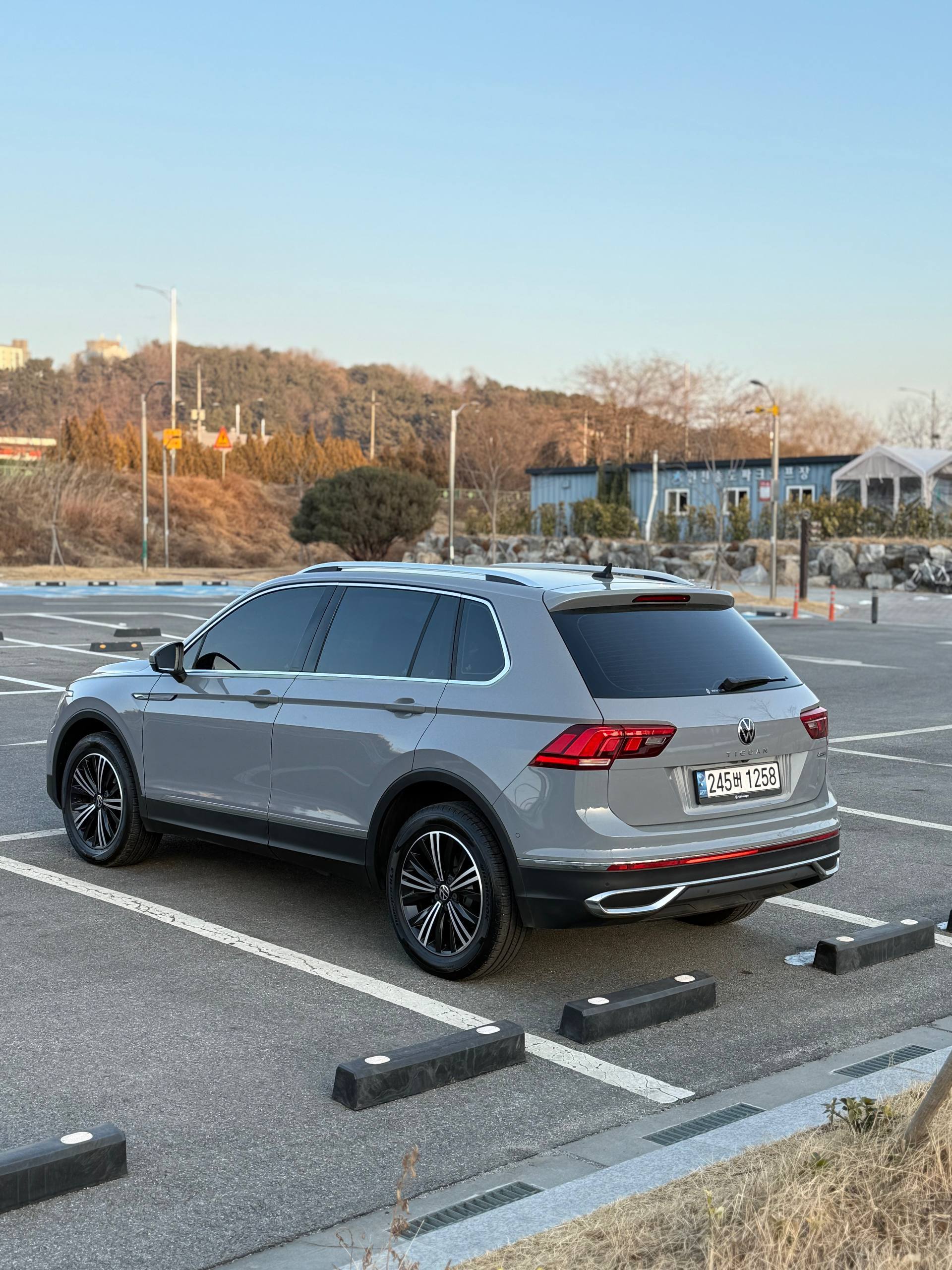 <b>Volkswagen Tiguan</b>, 2021

3 350 000 р.

56 700 км

• Двигатель: 2.0л
• Топливо: дизель
• Привод: полный
• Кузов: кроссовер
