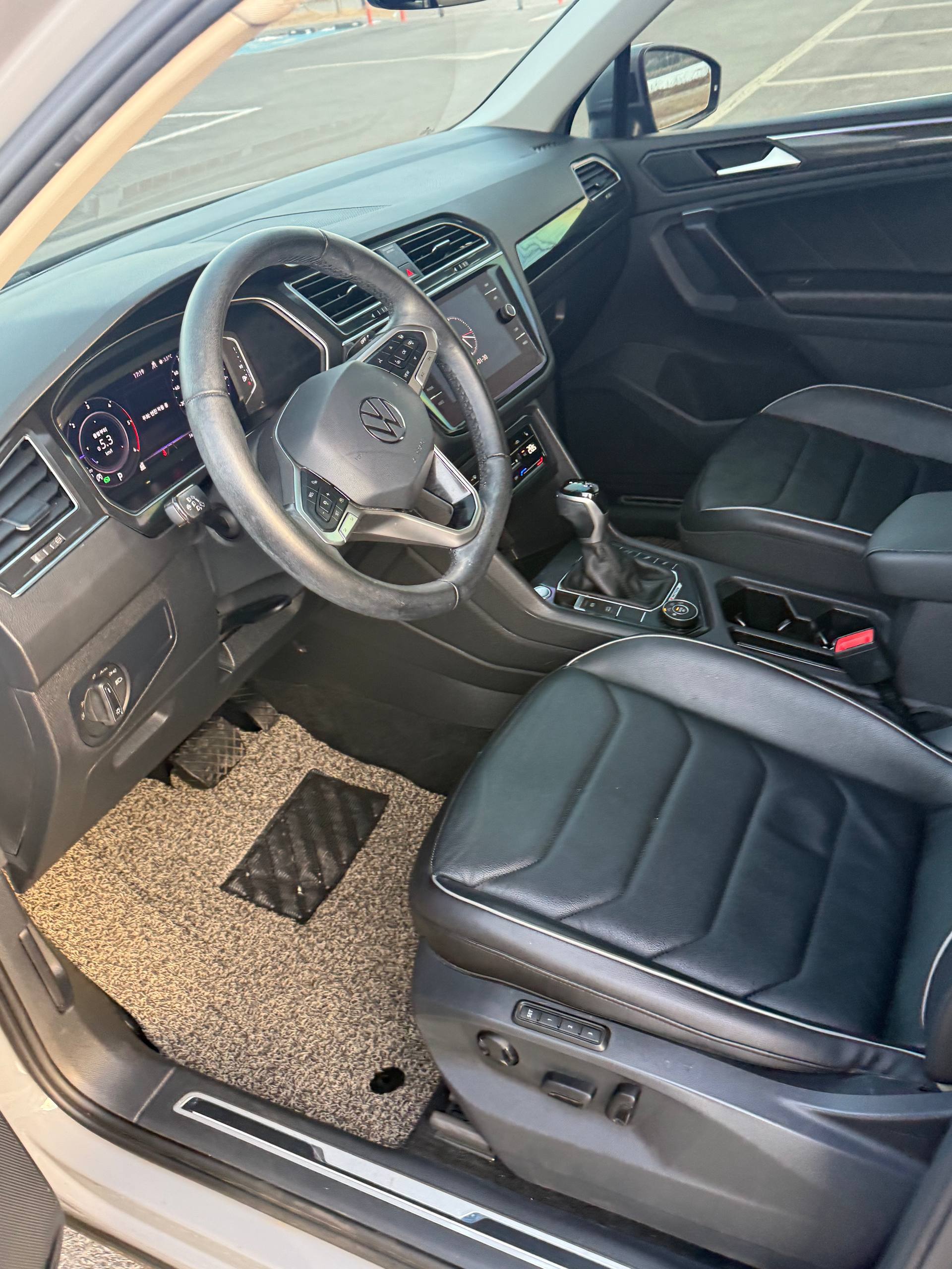 <b>Volkswagen Tiguan</b>, 2021

3 350 000 р.

56 700 км

• Двигатель: 2.0л
• Топливо: дизель
• Привод: полный
• Кузов: кроссовер
