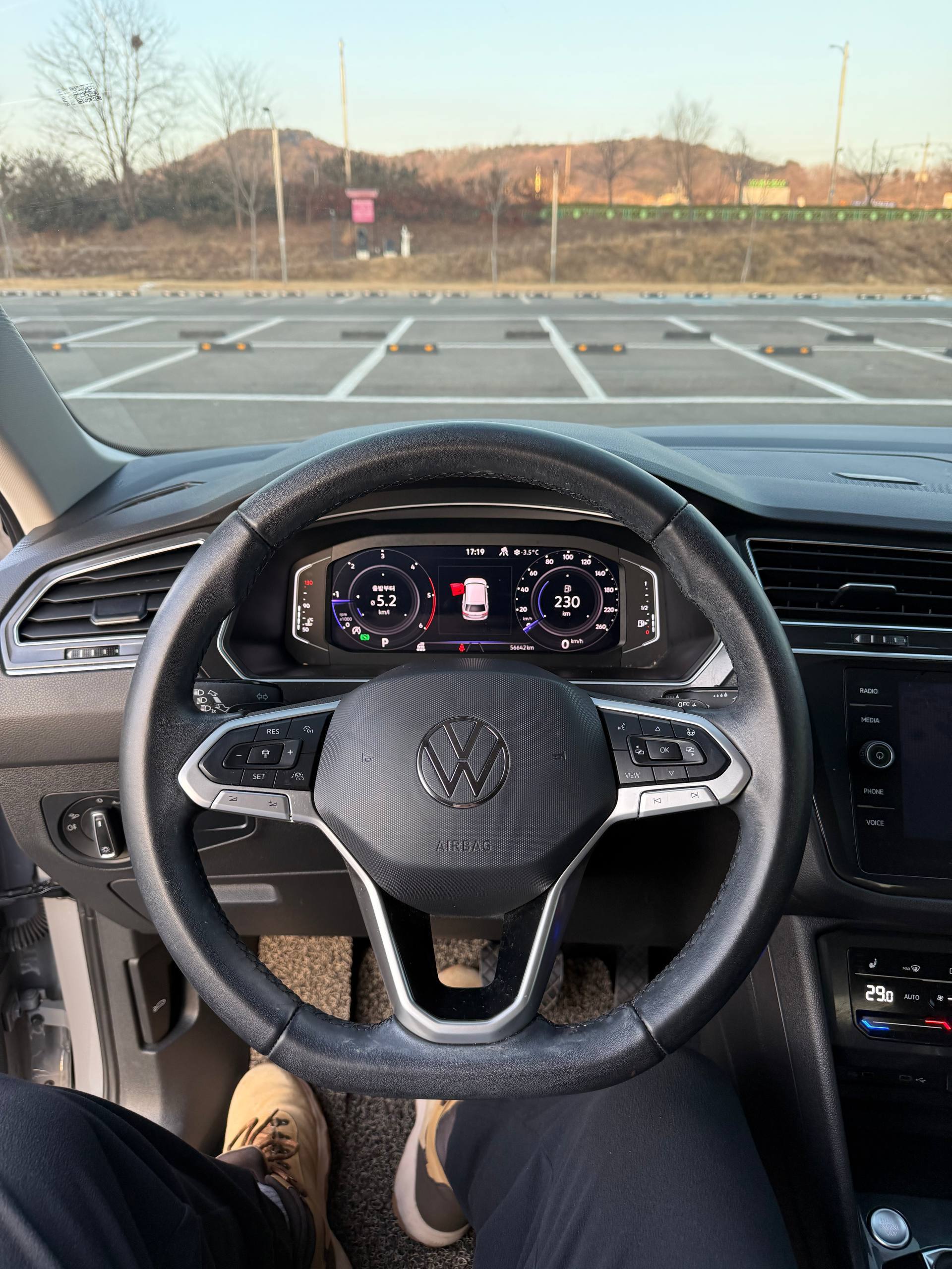 <b>Volkswagen Tiguan</b>, 2021

3 350 000 р.

56 700 км

• Двигатель: 2.0л
• Топливо: дизель
• Привод: полный
• Кузов: кроссовер
