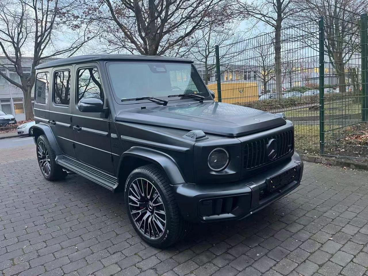 <b>Mercedes-Benz G63 AMG</b>, 2025

29 990 000 ₽

• Двигатель: 4.0л
• Топливо: бензин
• КПП: автомат
• Привод: полный
• Кузов: внедорожник
