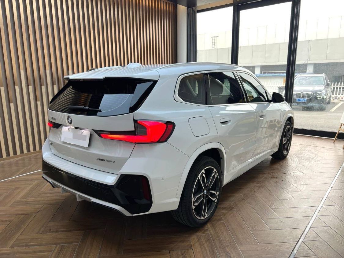 <b>BMW X1</b>, 2024

4 485 000 ₽

11 000 км

• Двигатель: 2.0л
• Топливо: бензин
• КПП: робот
• Привод: передний
• Кузов: кроссовер
