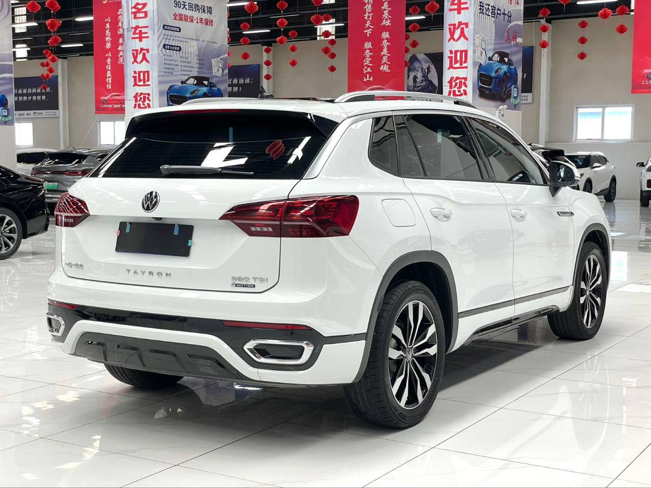 <b>Volkswagen Tayron</b>, 2022

2 880 000 р.

52 524 км

• Двигатель: 2.0л
• Топливо: бензин
• Привод: полный
