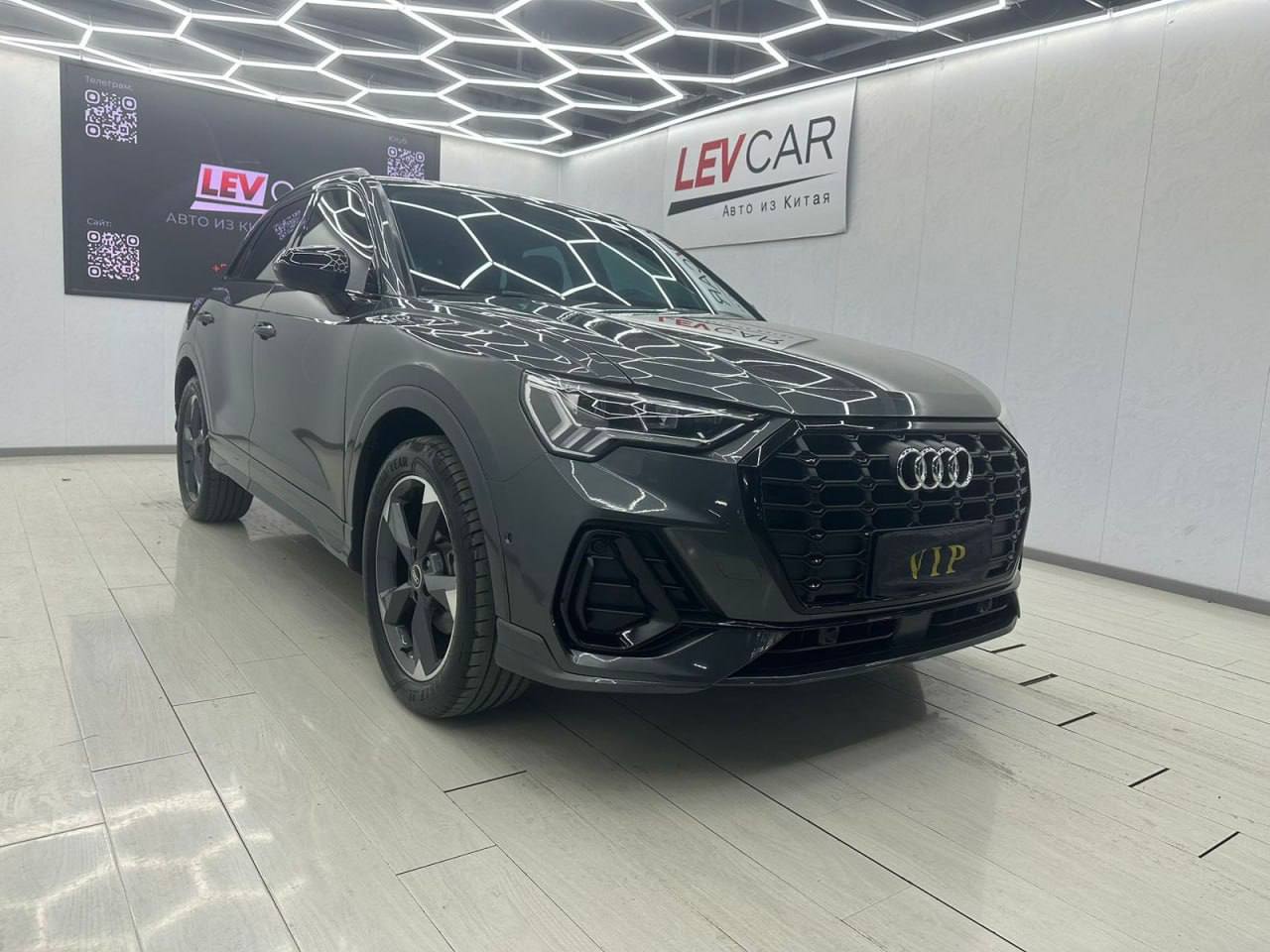 <b>Audi Q3</b>, 2022

2 640 000 р.

16000 км

• Двигатель: 1.4л
• Топливо: бензин
• Привод: передний
• Кузов: кроссовер
