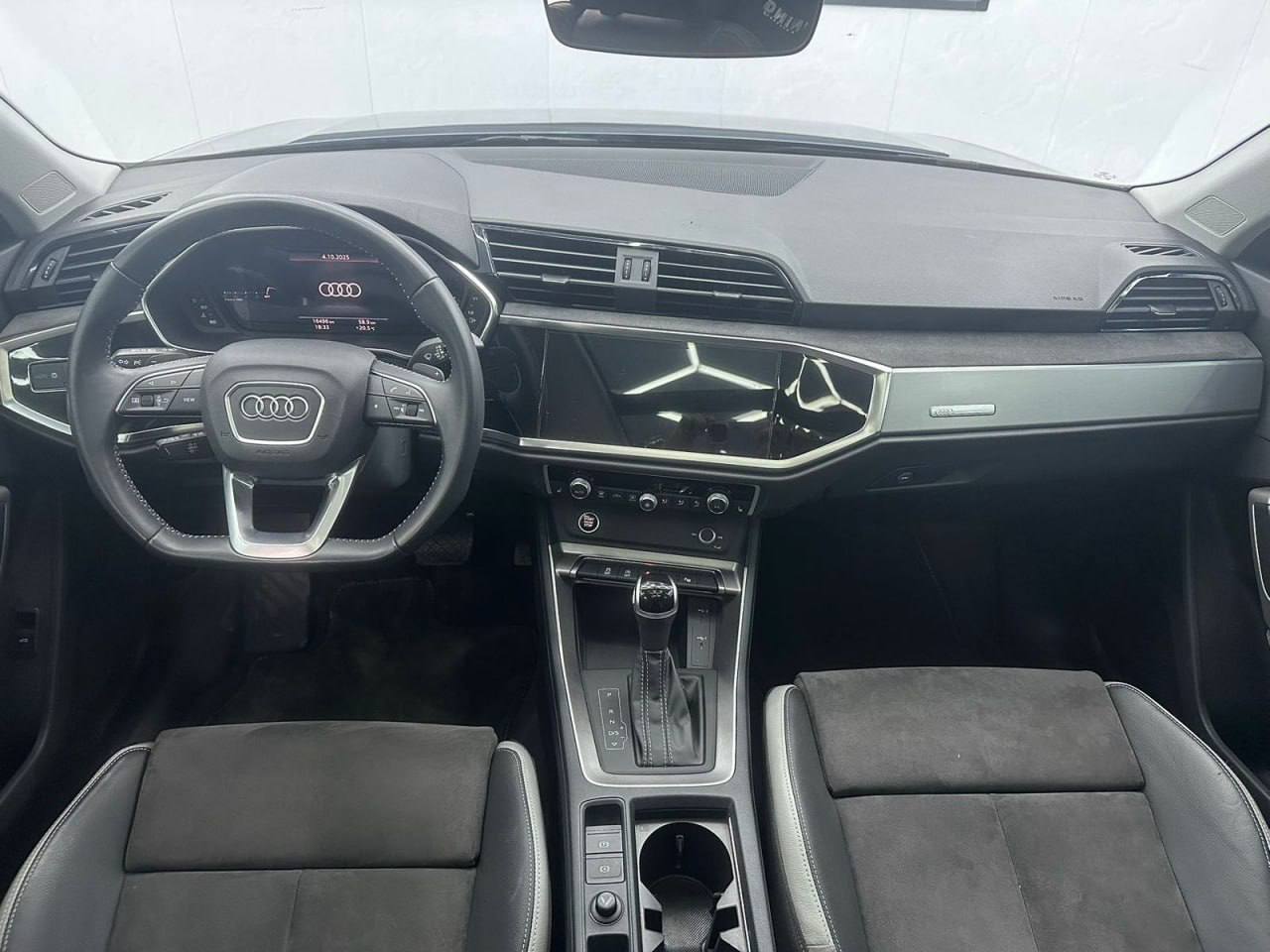 <b>Audi Q3</b>, 2022

2 640 000 р.

16000 км

• Двигатель: 1.4л
• Топливо: бензин
• Привод: передний
• Кузов: кроссовер
