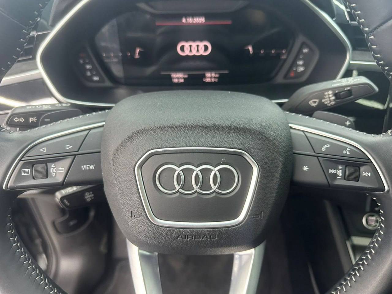 <b>Audi Q3</b>, 2022

2 640 000 р.

16000 км

• Двигатель: 1.4л
• Топливо: бензин
• Привод: передний
• Кузов: кроссовер
