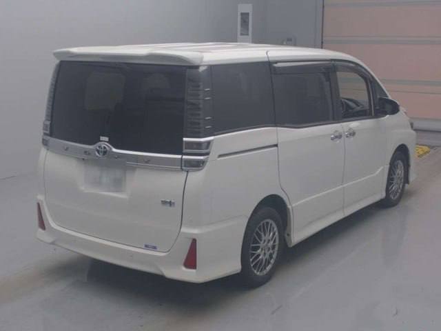 <b>TOYOTA VOXY</b>, 2021

2 350 000 р.

75 000 км

• Двигатель: 1.8л
• Топливо: гибрид
• Привод: передний
