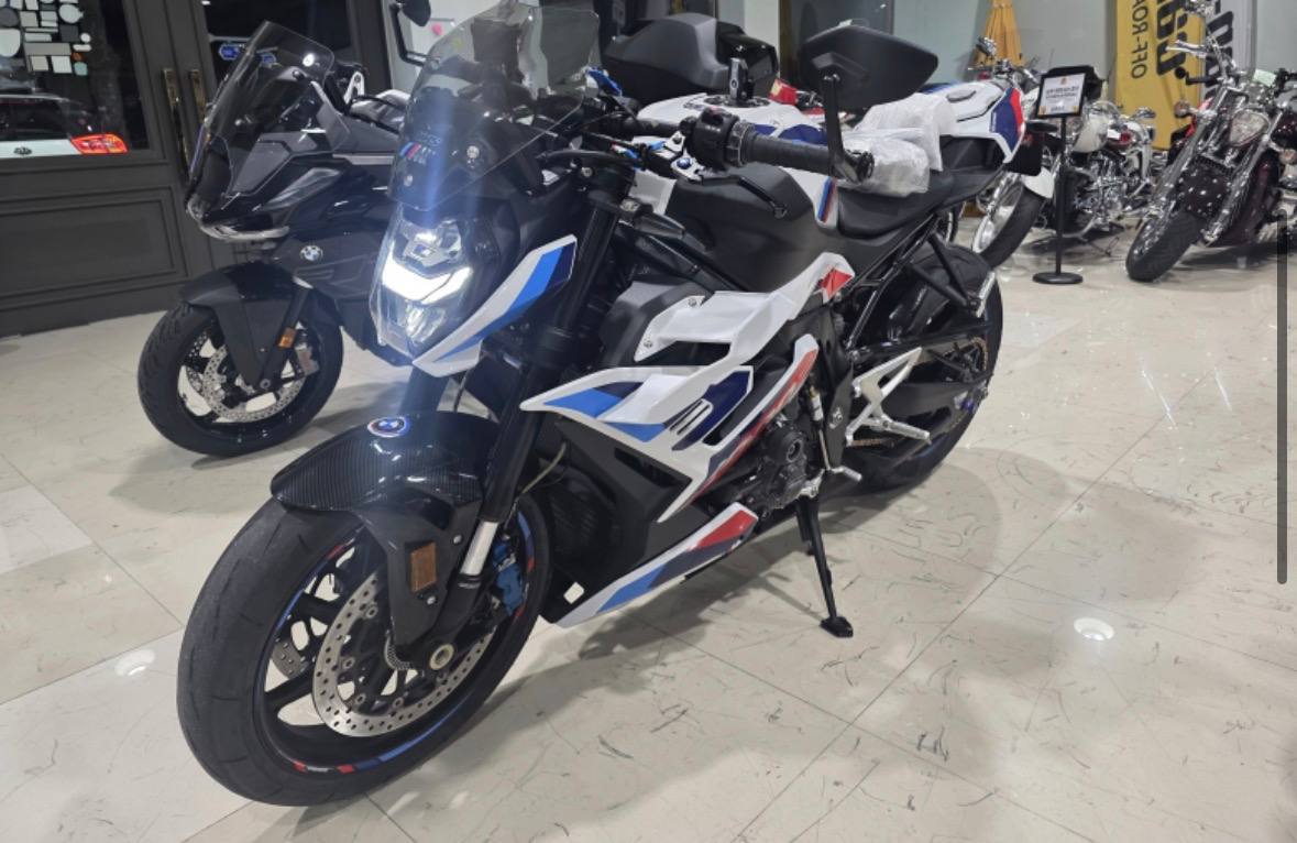 <b>BMW M1000R</b>, 2023

2 019 000 р.

9 180 км
