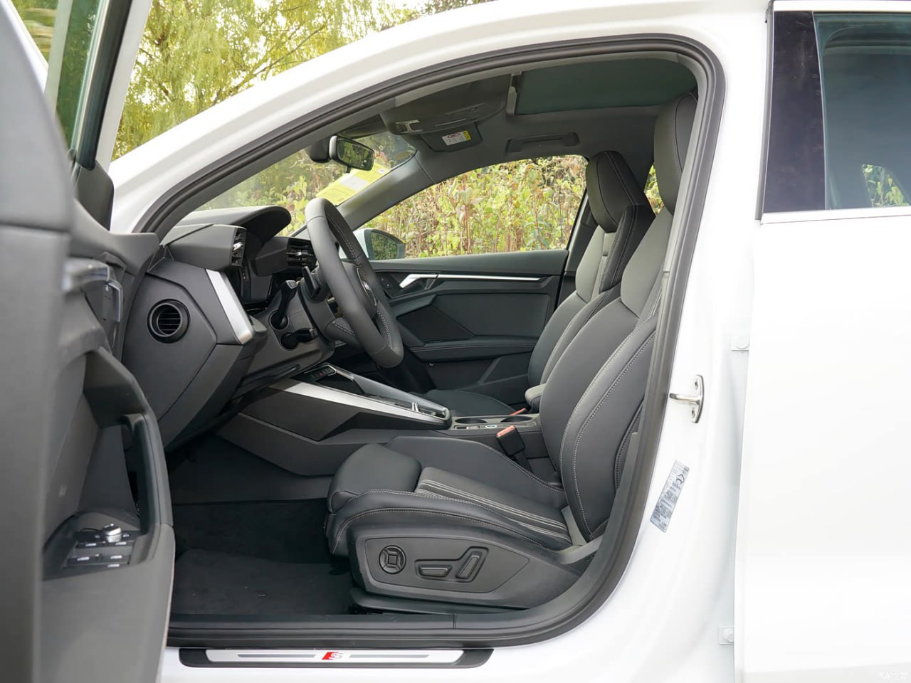 <b>Audi A3 Sportback</b>, 2021

2 360 000 ₽

41000 км

• Двигатель: 1.4л
• Топливо: бензин
• КПП: робот
• Привод: передний
• Кузов: хэтчбек
