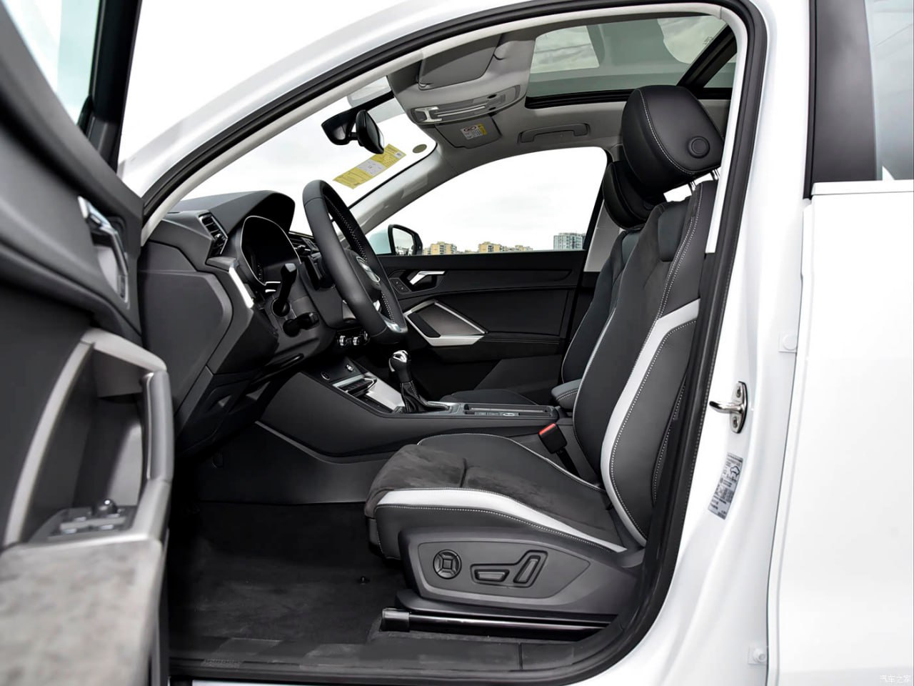 <b>Audi A3 Sportback</b>, 2021

2 360 000 ₽

41000 км

• Двигатель: 1.4л
• Топливо: бензин
• КПП: робот
• Привод: передний
• Кузов: хэтчбек
