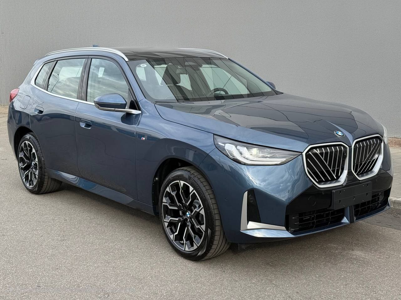 **ЭПТС действующий, коммерческий утиль сбор оплачен
BMW X3 G45 30Li xDrive Рестайлинг **🇩🇪**
2025г **2.0(258 л.с)АТ 4WD🚀
ПТС электронный 👌**
 комплектация:
**✅пакет MSport 
✅музыка Harman Kardon 
✅панорамная крыша
✅обогрев сидений 
✅темный потолок
✅фары LED
✅бесключевой доступ
✅память сидений 
✅Iconic Glow
✅контурная подсветка
✅камеры кругового обзора с 3D визуализацией
✅3х зонный климат
✅комфортные сиденья
✅колеса R20
✅кнопка запуска двигателя
✅электропривод сидений, багажника
✅большой полноцветный монитор
✅цифровая приборная панель
✅адаптивный круиз контроль
✅контроль полосы движении
✅мертвые зоны
✅предупреждение столкновения
✅кожаный салон
✅выбор режимов движения
✅парктроники перед зад
✅Bluetooth, Hands free, Apple CarPlay
✅и ещё куча всего
Абсолютно новый автомобиль, в пленках и пакетах
При желании возможна совместная постановка на учет в ГИБДД✅
Цена** 7.300.000 **
+79857553060