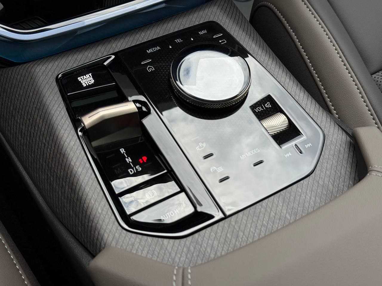 **ЭПТС действующий, коммерческий утиль сбор оплачен
BMW X3 G45 30Li xDrive Рестайлинг **🇩🇪**
2025г **2.0(258 л.с)АТ 4WD🚀
ПТС электронный 👌**
 комплектация:
**✅пакет MSport 
✅музыка Harman Kardon 
✅панорамная крыша
✅обогрев сидений 
✅темный потолок
✅фары LED
✅бесключевой доступ
✅память сидений 
✅Iconic Glow
✅контурная подсветка
✅камеры кругового обзора с 3D визуализацией
✅3х зонный климат
✅комфортные сиденья
✅колеса R20
✅кнопка запуска двигателя
✅электропривод сидений, багажника
✅большой полноцветный монитор
✅цифровая приборная панель
✅адаптивный круиз контроль
✅контроль полосы движении
✅мертвые зоны
✅предупреждение столкновения
✅кожаный салон
✅выбор режимов движения
✅парктроники перед зад
✅Bluetooth, Hands free, Apple CarPlay
✅и ещё куча всего
Абсолютно новый автомобиль, в пленках и пакетах
При желании возможна совместная постановка на учет в ГИБДД✅
Цена** 7.300.000 **
+79857553060