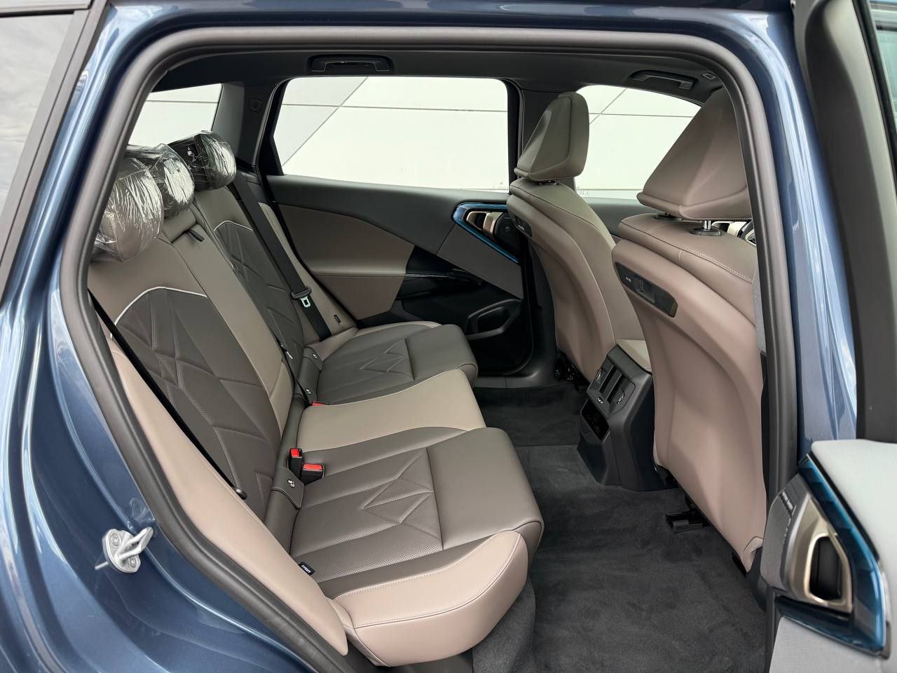 **ЭПТС действующий, коммерческий утиль сбор оплачен
BMW X3 G45 30Li xDrive Рестайлинг **🇩🇪**
2025г **2.0(258 л.с)АТ 4WD🚀
ПТС электронный 👌**
 комплектация:
**✅пакет MSport 
✅музыка Harman Kardon 
✅панорамная крыша
✅обогрев сидений 
✅темный потолок
✅фары LED
✅бесключевой доступ
✅память сидений 
✅Iconic Glow
✅контурная подсветка
✅камеры кругового обзора с 3D визуализацией
✅3х зонный климат
✅комфортные сиденья
✅колеса R20
✅кнопка запуска двигателя
✅электропривод сидений, багажника
✅большой полноцветный монитор
✅цифровая приборная панель
✅адаптивный круиз контроль
✅контроль полосы движении
✅мертвые зоны
✅предупреждение столкновения
✅кожаный салон
✅выбор режимов движения
✅парктроники перед зад
✅Bluetooth, Hands free, Apple CarPlay
✅и ещё куча всего
Абсолютно новый автомобиль, в пленках и пакетах
При желании возможна совместная постановка на учет в ГИБДД✅
Цена** 7.300.000 **
+79857553060