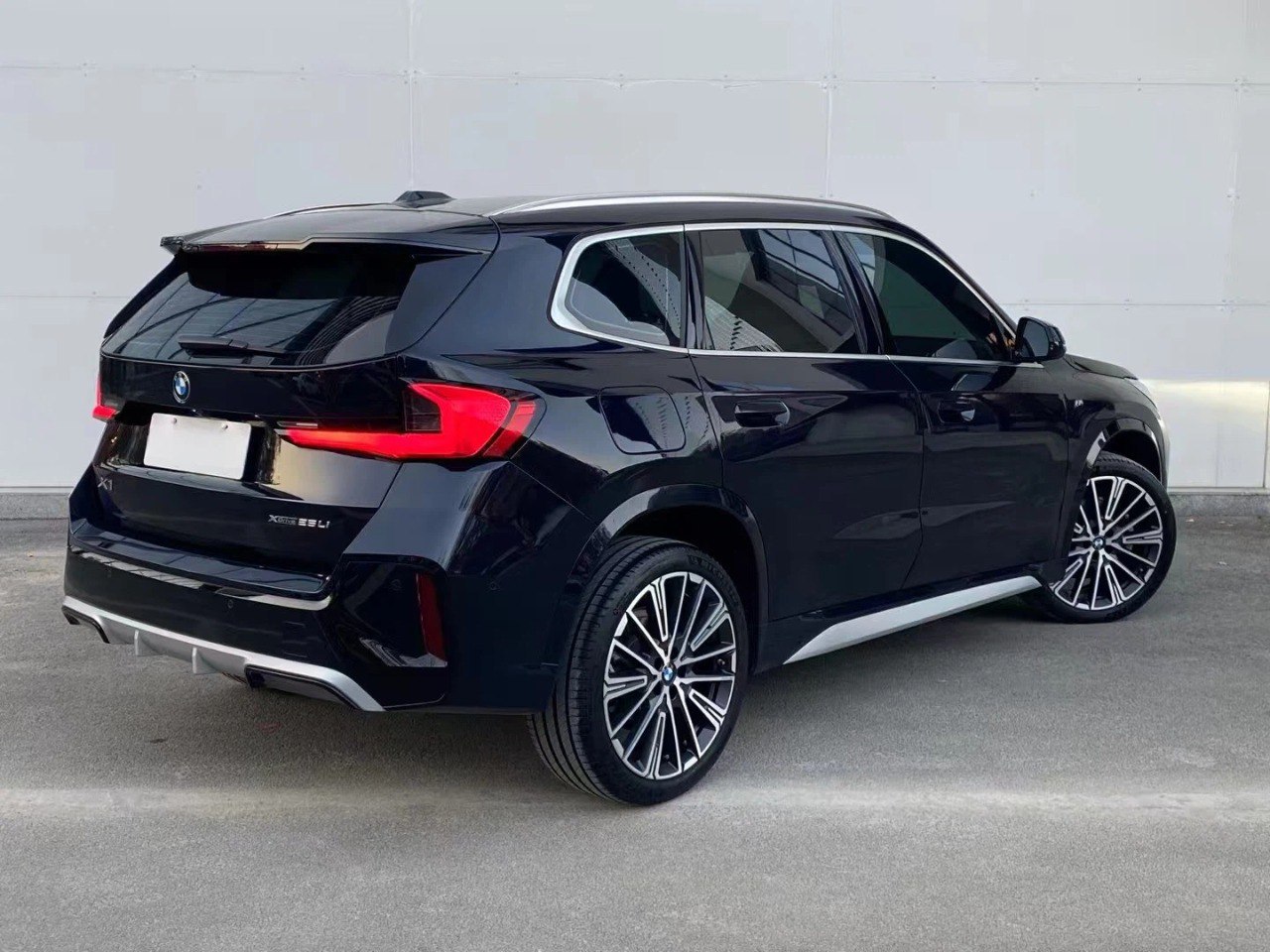 <b>BMW X1 xDrive25Li M Sport</b>, 2024

4 730 000 р.

12 000 км

• Двигатель: 2.0л
• Привод: полный
• Кузов: кроссовер
