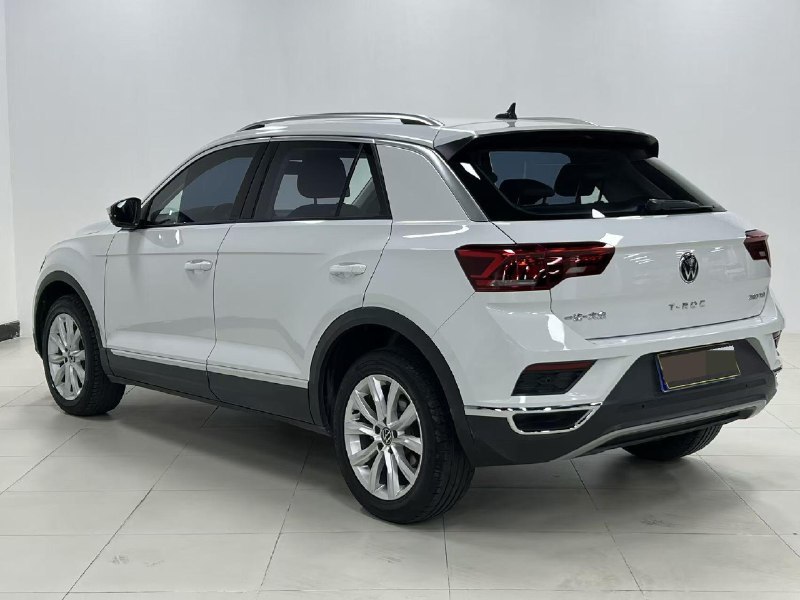 <b>Volkswagen T-ROC</b>, 2022

2 291 000 р.

30000 км
Цвет: Оригинальный окрас

• Двигатель: 1.4л
• Топливо: бензин
• КПП: автомат
• Привод: передний
• Кузов: кроссовер
