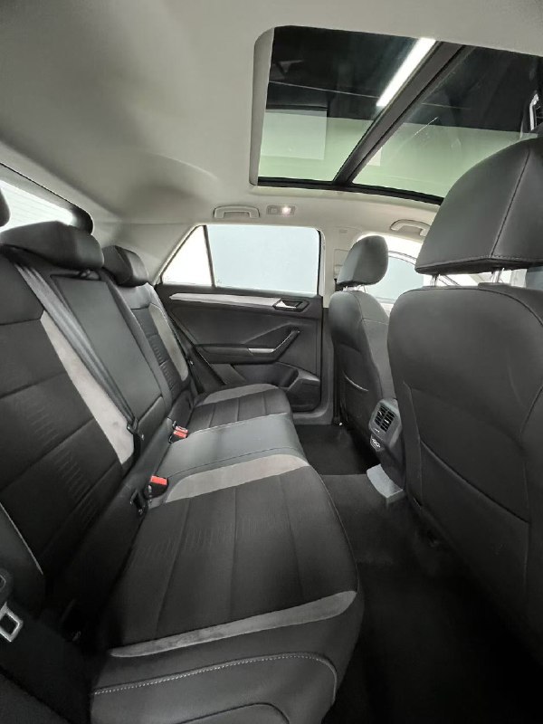 <b>Volkswagen T-ROC</b>, 2022

2 291 000 р.

30000 км
Цвет: Оригинальный окрас

• Двигатель: 1.4л
• Топливо: бензин
• КПП: автомат
• Привод: передний
• Кузов: кроссовер
