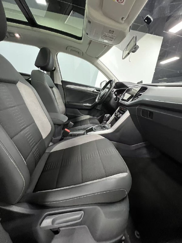 <b>Volkswagen T-ROC</b>, 2022

2 291 000 р.

30000 км
Цвет: Оригинальный окрас

• Двигатель: 1.4л
• Топливо: бензин
• КПП: автомат
• Привод: передний
• Кузов: кроссовер
