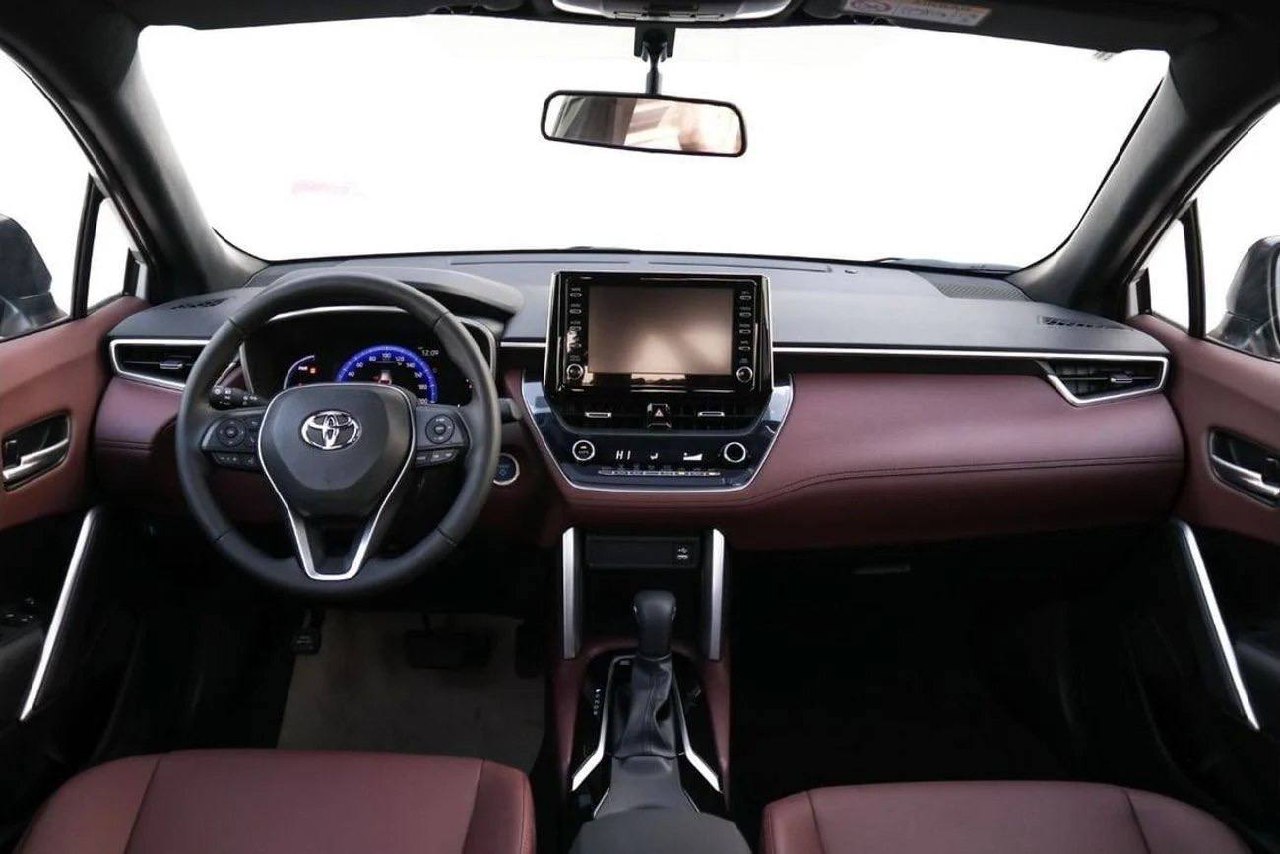 <b>Toyota Corolla Cross</b>

2 750 000 ₽

• Двигатель: 1.8л
• Топливо: гибрид
• КПП: вариатор
• Привод: передний
• Кузов: кроссовер
