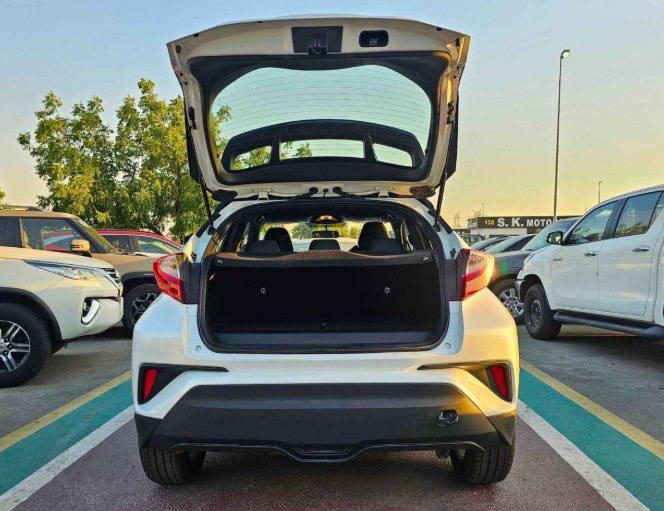 <b>Toyota C-HR</b>

3 000 000 ₽

• Двигатель: 1.8л
• Топливо: гибрид
• Привод: передний
• Кузов: кроссовер
