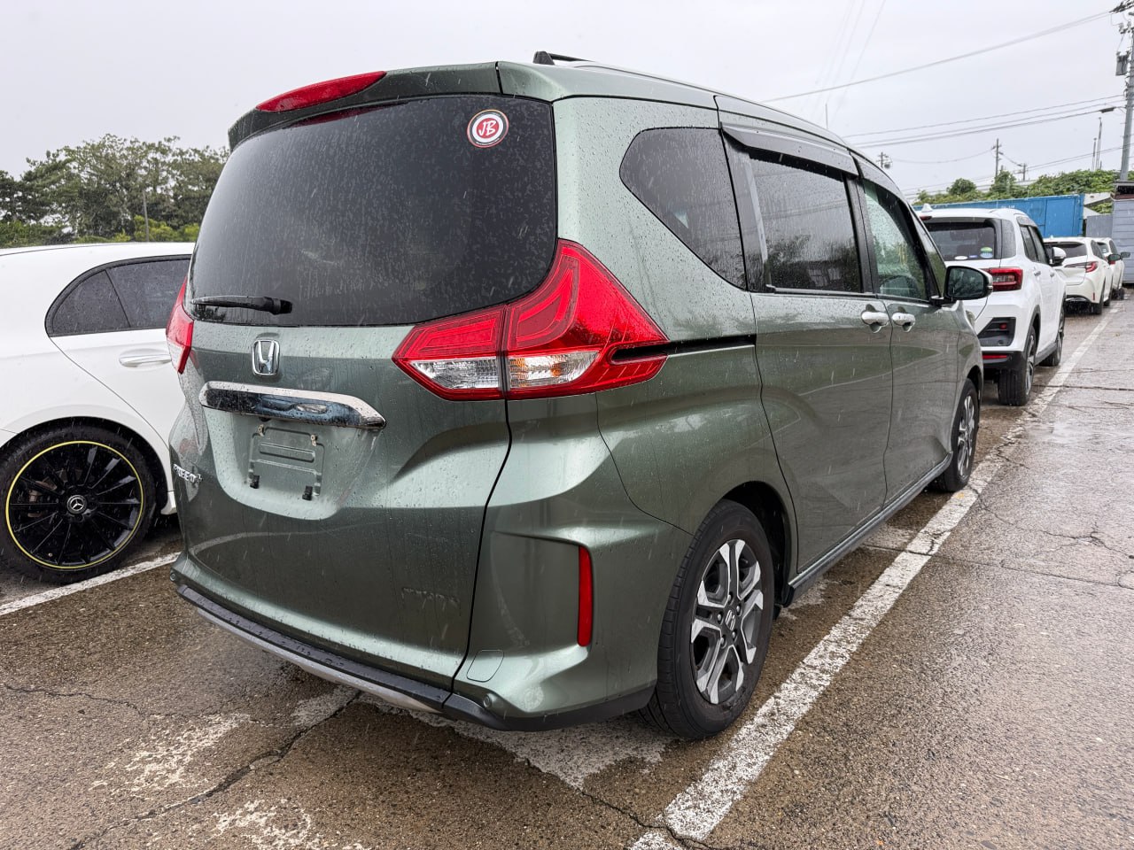 ⚓️ В порту
⏳ Время поиска: 10 дней
🏎 Honda Freed+
🗓 Год: 2021
🏃 Пробег: 39 000 км
🟣Оценка: 4.5 B
🔘Комплектация: 1.5 CROSSTAR Honda Sensing

💰Ориентировочная цена с доставкой во Владивосток **1 891 000 ₽**

✍️ [Для связи с нами пишите сюда!](https://t.me/JapanBus_bot)
📞**+7(495)-118-40-38**** **
➡️[Наш сайт](https://japan-bus.ru/)