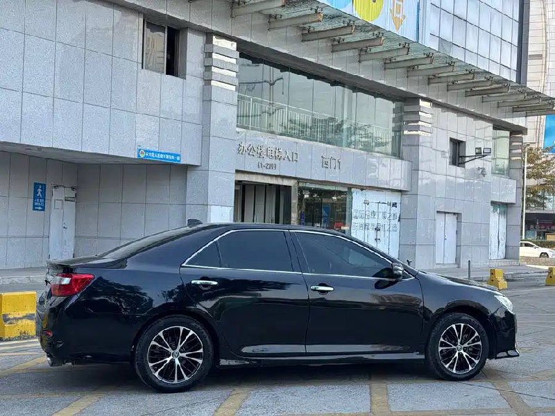 <b>Toyota Camry</b>, 2012

1 760 000 р.

120 000 км

• Двигатель: 2.0л
• Топливо: бензин
• Привод: передний
