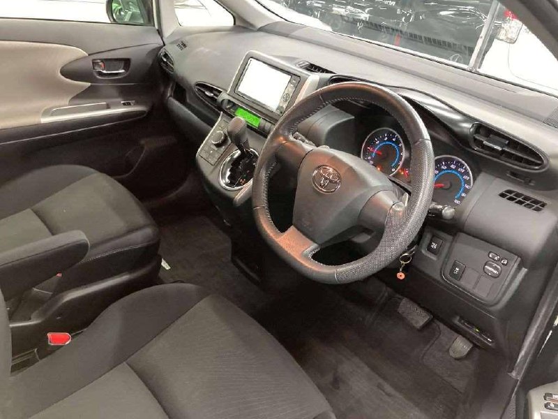 🟦🟦🟦🟦
на нашей стоянке в Японии 🇯🇵

🚘 **TOYOTA WISH**
🗣** Год выпуска: **2012 год 2 месяц 
🗣 **Двигатель:** 1.8 л.
🗣 **Привод: **Передний привод 
🗣 **Пробег: **85.000 км.
🗣 **Оценка: **3.5 балла 
🗣 **Комплектация: **S

💸 Стоимость — **1.270.000₽
**————————————**
**📲 [**ВЫКУПИТЬ ДАННЫЙ АВТО**](https://wa.me/+79242394776)