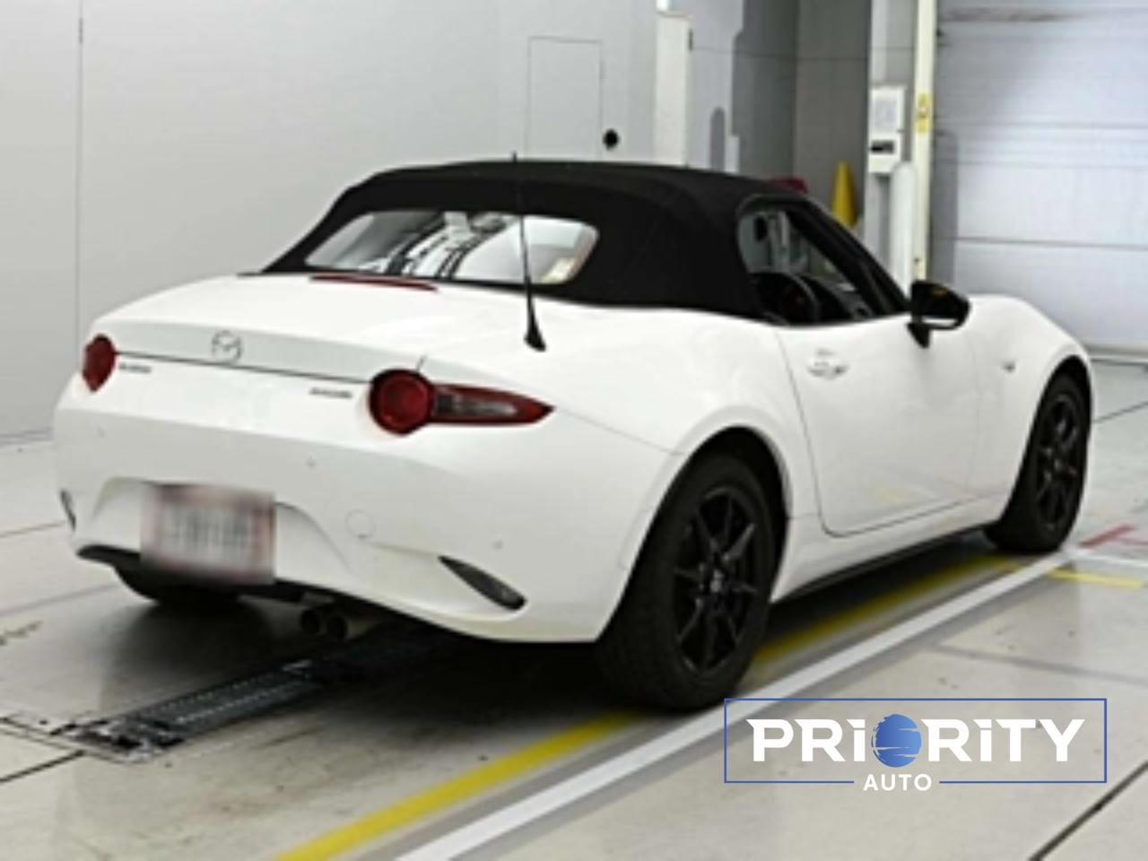 <b>Mazda Roadster</b>
