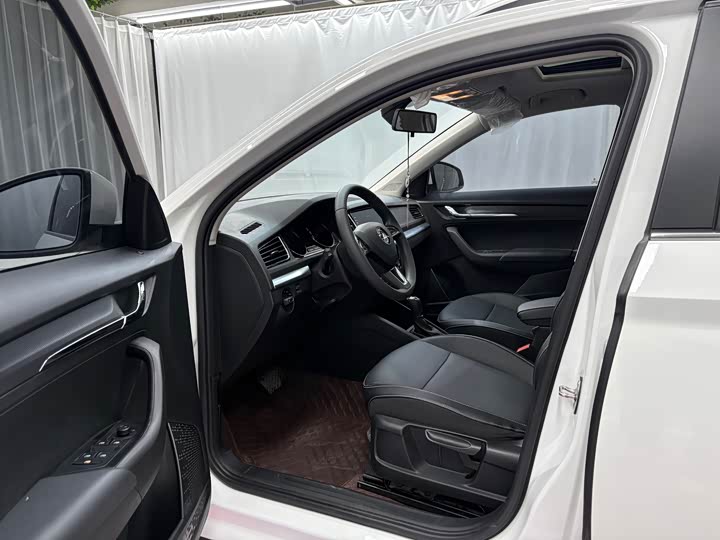 <b>Skoda Kamiq</b>, 2021

2 250 000 ₽

30000-60000 км

• Двигатель: 1.5л
• Топливо: бензин
• КПП: автомат
• Привод: передний
• Кузов: кроссовер
