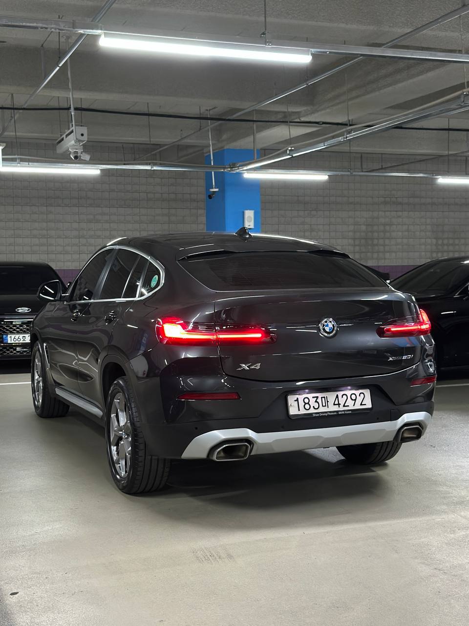 📎🤙🤙🤙🤙🤙🤙🤙📎
**BMW X4 2022
**
**Что по характеристикам:**

• Двигатель: 2.0 бензин, полный привод
• Пробег: 25 000 км
• Комплектация: есть все необходимое — электропривод сидений, большая мультимедиа, множество электронных помощников, кожаный салон 

🧷💰💰💰🧷
**
5,12 млн ₽ — «под ключ» до Москвы

**📎🥊📎Бытует мнение, что BMW без M-пакета — деньги на ветер…

Мы с этим не согласны: недавно снимали X5 в комплектации X-Line — пневмоподвеска, панорама, комфортные сиденья, подогревы, обдувы — и при этом на несколько миллионов дешевле, чем M-пакет, а по опциям даже лучше!

То же самое с этой BMW X4: за 5 млн клиент получил красивую коричневую кожу, электросиденья, подогрев руля, адаптивный круиз. Так что если не нашли M-пакет — смело смотрите X-Line, отличные варианты тоже бывают ☺️

__Хотите такой же? Пишите👇__

Telegram → @ai_AutoMSK
WhatsApp → wa.me/79259078545
📞 +7 926 220-24-71