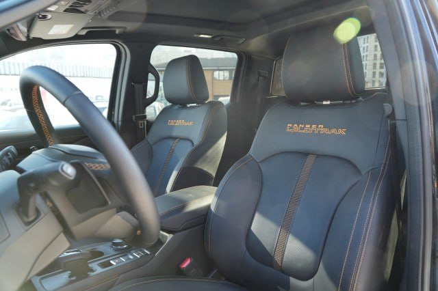 <b>Ford Ranger</b>, 2025

6 300 000 ₽

• Двигатель: 2.3л
• Топливо: бензин
• КПП: автомат
• Привод: полный
• Кузов: пикап
