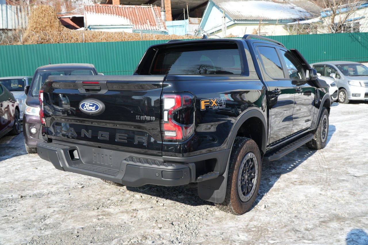<b>Ford Ranger</b>, 2025

6 300 000 ₽

• Двигатель: 2.3л
• Топливо: бензин
• КПП: автомат
• Привод: полный
• Кузов: пикап
