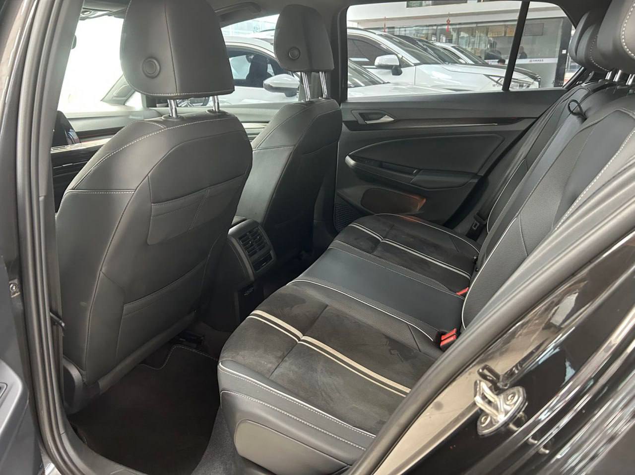 <b>Volkswagen Golf</b>, 2021

2 020 000 ₽

49100 км

• Двигатель: 1.4л
• Топливо: бензин
• КПП: робот
• Привод: передний
• Кузов: хэтчбек
