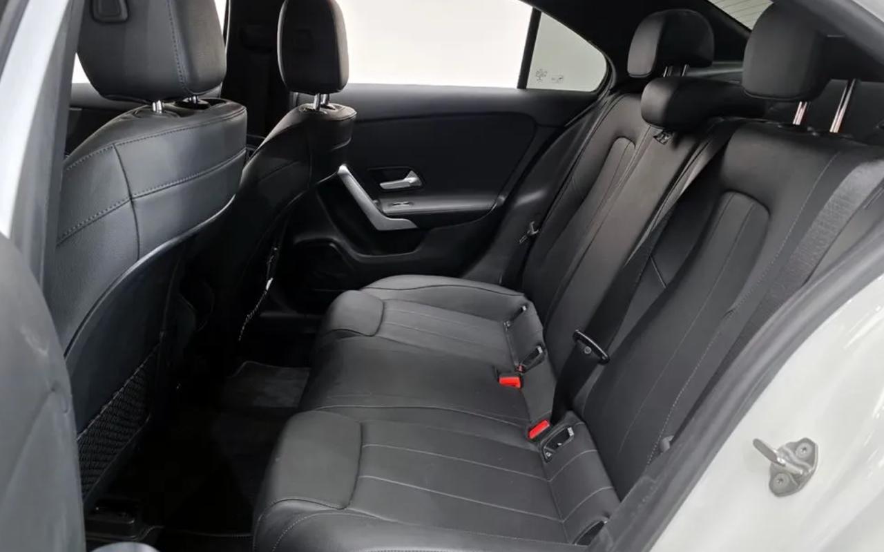 <b>Mercedes-Benz A200d</b>, 2021

2 763 000 р.

28 043 км

• Двигатель: 2.0л
• Топливо: дизель
• Привод: передний
