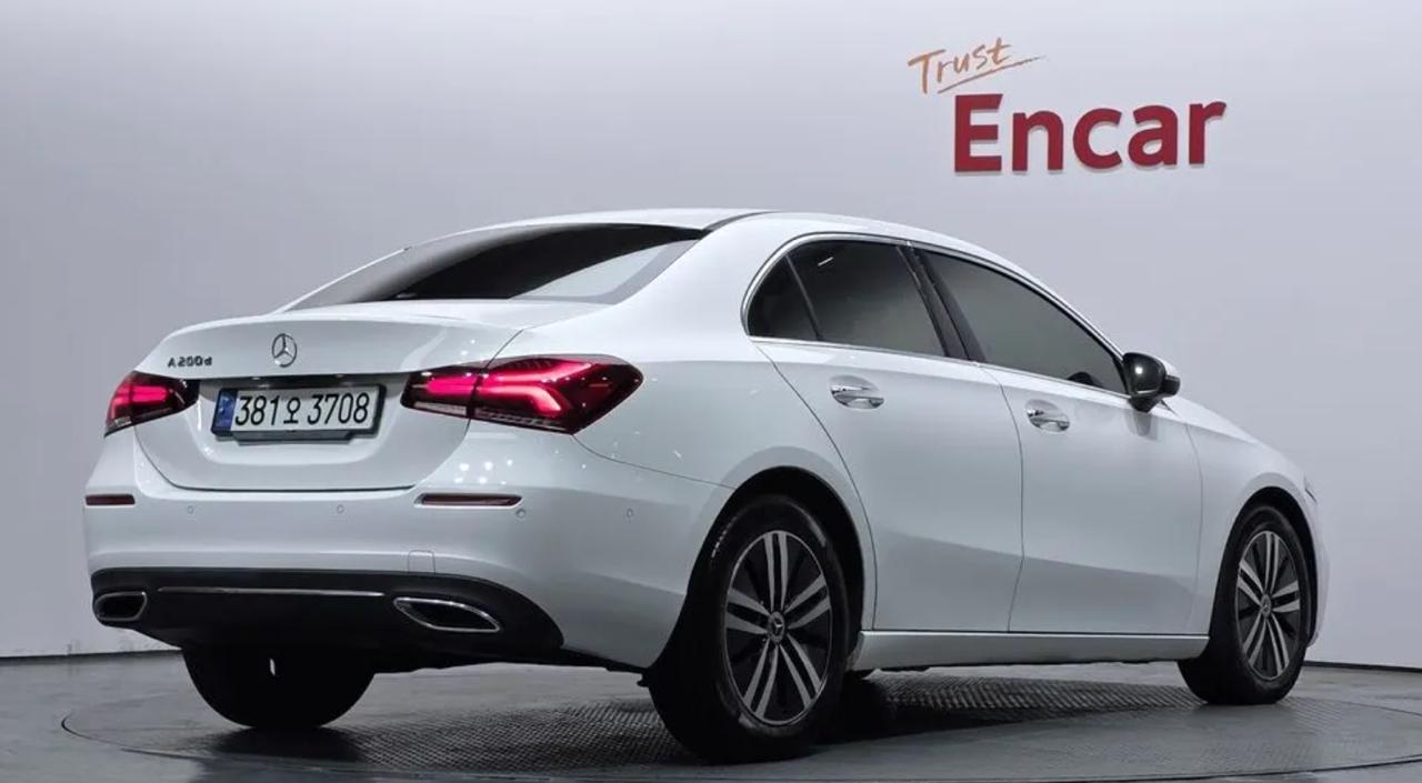 <b>Mercedes-Benz A200d</b>, 2021

2 763 000 р.

28 043 км

• Двигатель: 2.0л
• Топливо: дизель
• Привод: передний
